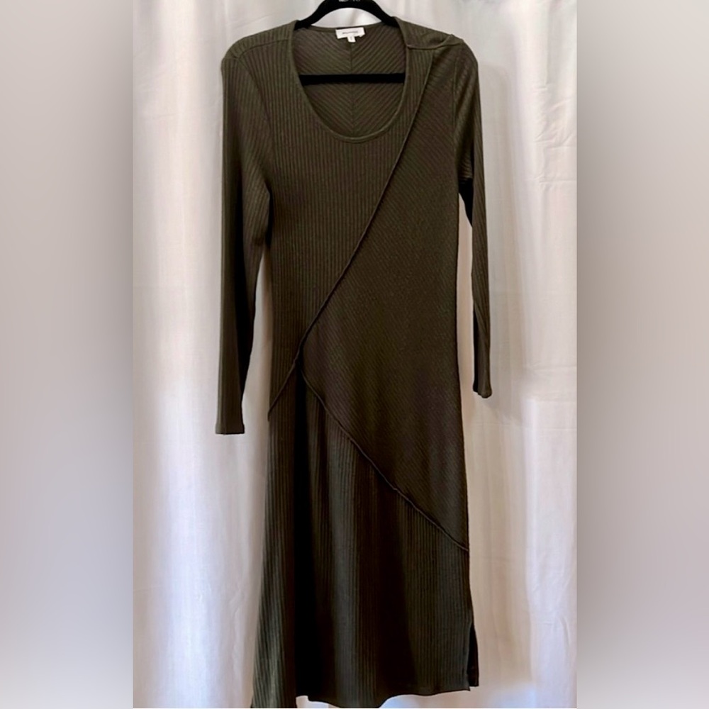 BLUMIND- Elegant Olive Green Ribbed Midi Dress